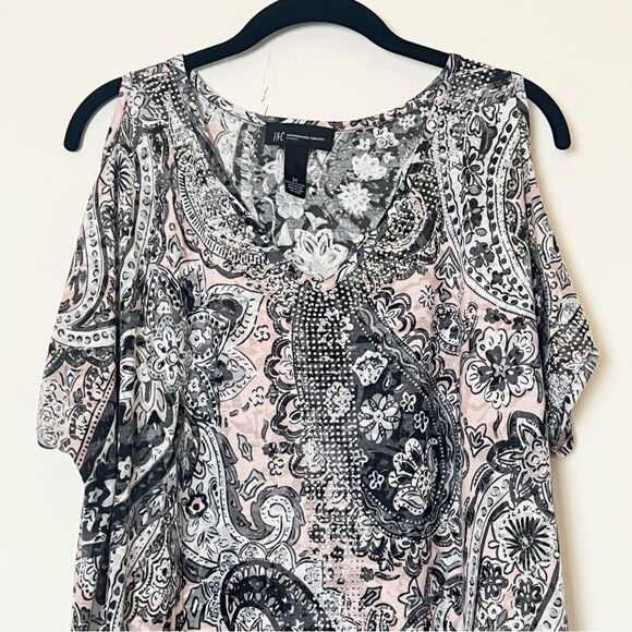 INC 2X Cold Shoulder Paisley Rhinestone Top Pink Gray Black Boho Glam V-Neck - Picture 3 of 8